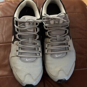 Nike Shox, Grey, Size 13